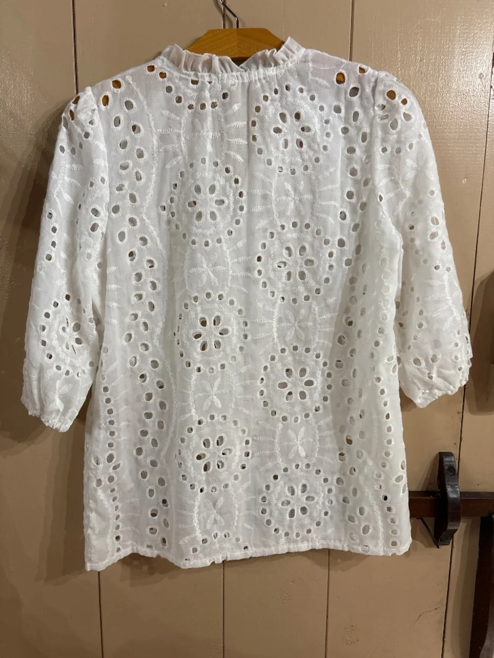 White eyelet button-up 3/4 shirt, size small - Picture 4 of 7